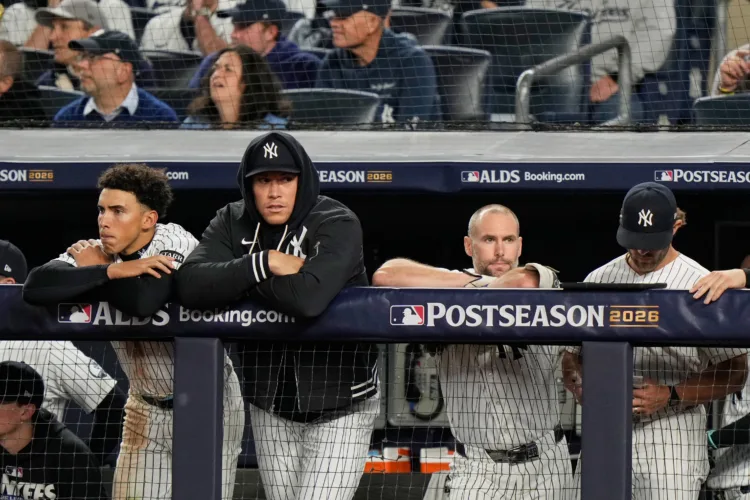 Yankees extend title drought to 17 seasons